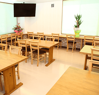 アットホームで美味しい食堂は教習生たちの交流の場でもあります