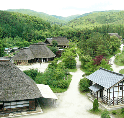 遠野ふるさと村は大河ドラマ「真田丸」や「龍馬伝」や映画のロケ地としても有名。江戸末期の建築物もあります。