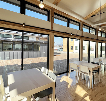 広々とした校内食堂