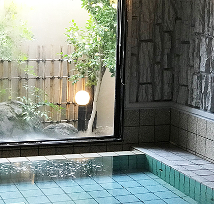 ホテルルートイン飯田では、人工温泉大浴場で疲れをゆっくりと癒せます！
