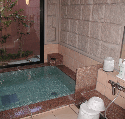 『ルートイン菊川』はラジウム温泉大浴場を完備。お部屋も清潔感があって過ごしやすいです。