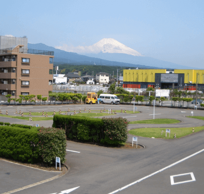 天気のいい日は富士山も見える場内コースです