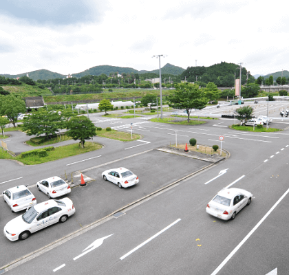 宿舎は敷地内なので移動が楽ちん♪写真は広々と使えるシングルルームです