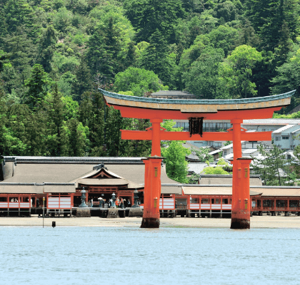 世界遺産の厳島神社の観光もおすすめです