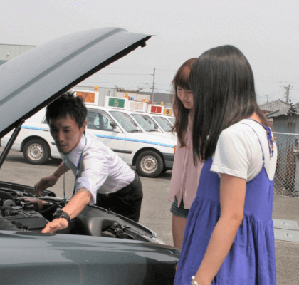 初心者運転者の交通事故率の低さを誇る観音寺自動車学校。インストラクターは親切を第一に丁寧な指導を実施。