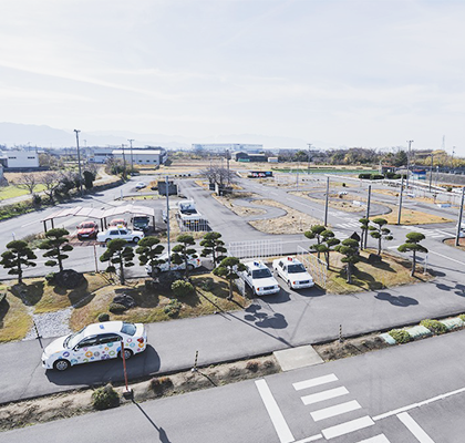 広大でゆったりとした場内コースでノビノビと運転できます。