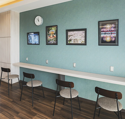 ロビーにはコミックや雑誌もあるので退屈せずにリラックス。